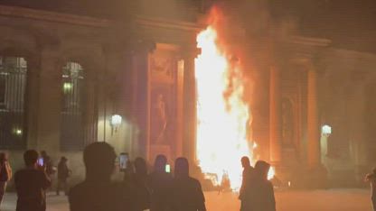 🔥France - Protesters set fire to Bordeaux City Hall